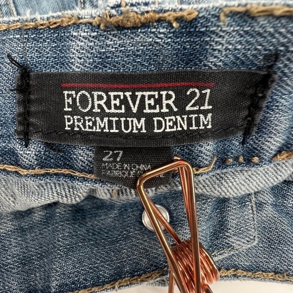 Forever 21 Distressed Cuffed Hem Jean Shorts Size 27 Women’s - Picture 2 of 5